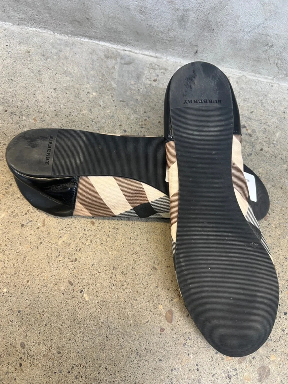 Burberry Black Leather Ballet Flats with Classic Check Trim - Picture 5 of 6